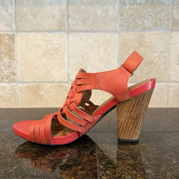 Clarks Red Woven Sandals - Picture 5 of 14